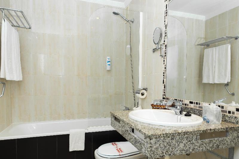 Room #30949416 image 3