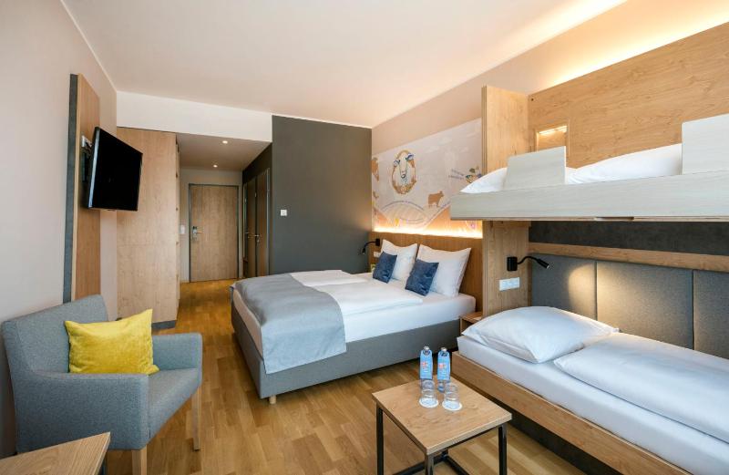 Quadruple Room image 4
