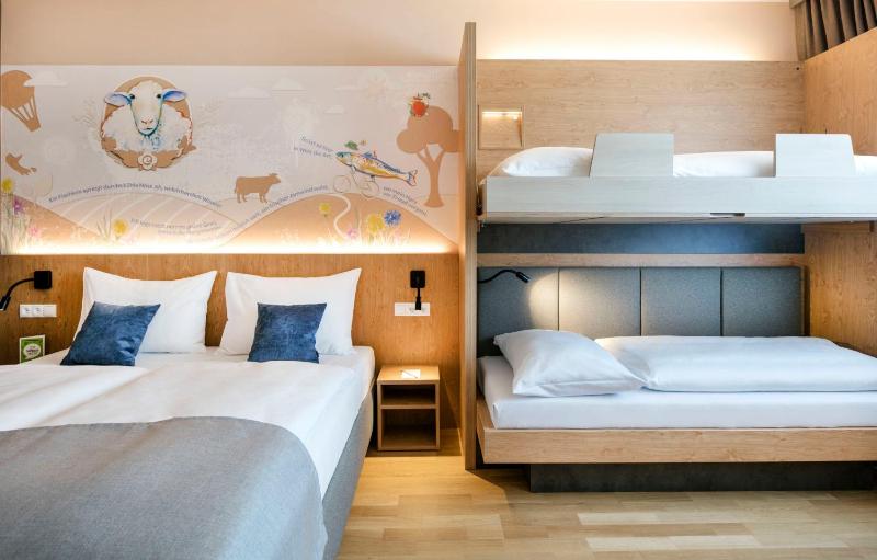 Quadruple Room image 1