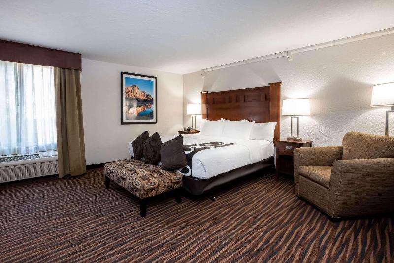 King Room image 2