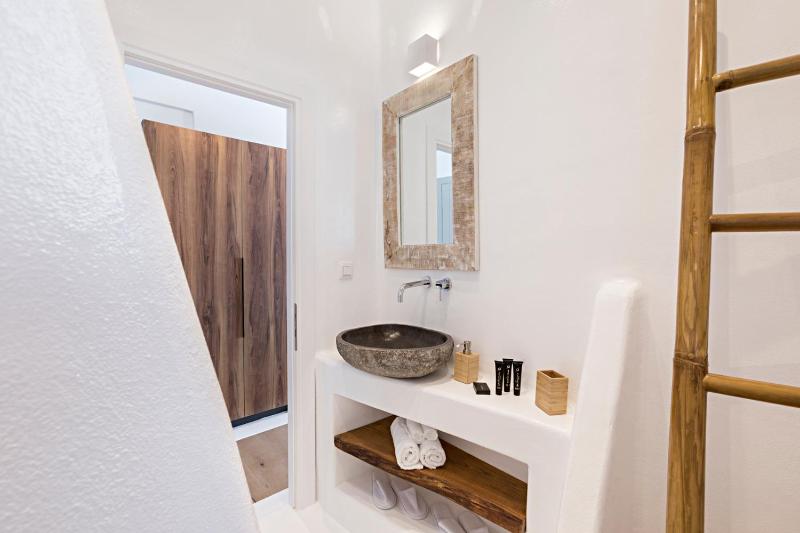 3 Elements by Stylish Stays - image 32