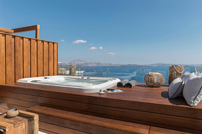 Suite with Outdoor Hot Tub and Caldera View image 4