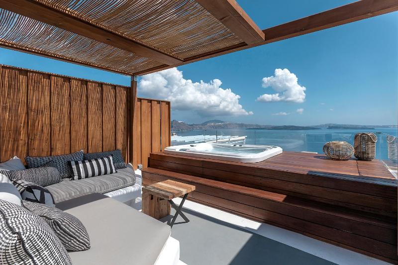 Suite with Outdoor Hot Tub and Caldera View image 3