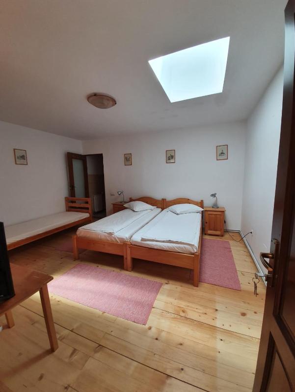 Twin Room image 3