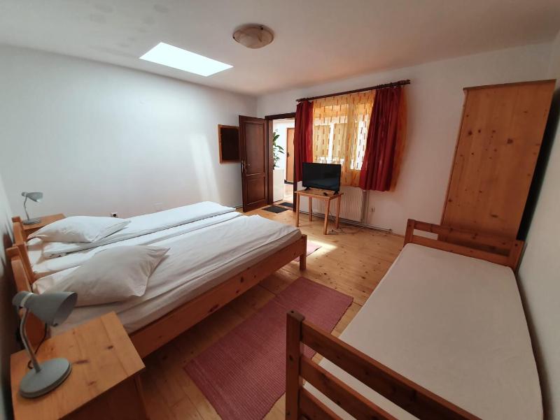 Twin Room image 2