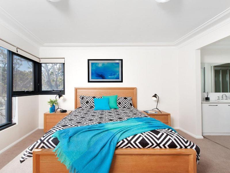 Florentine 6 stunning unit with sensational views - image 11