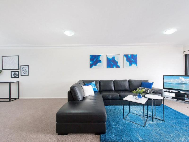 Florentine 6 stunning unit with sensational views - image 22