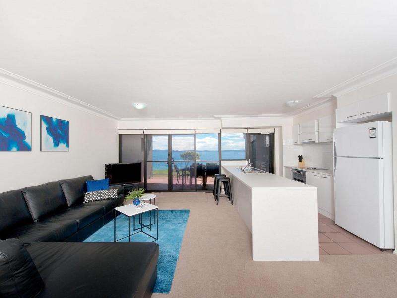 Florentine 6 stunning unit with sensational views - image 21