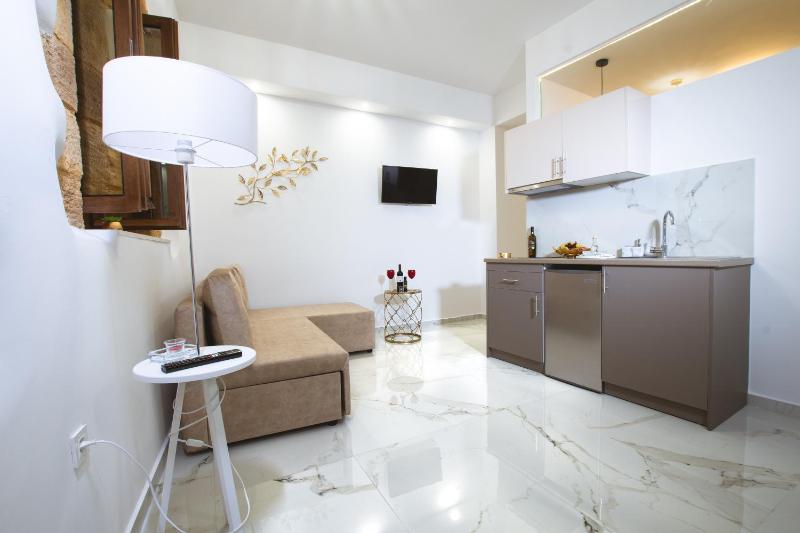 Konmari Boutique Suites - image 40