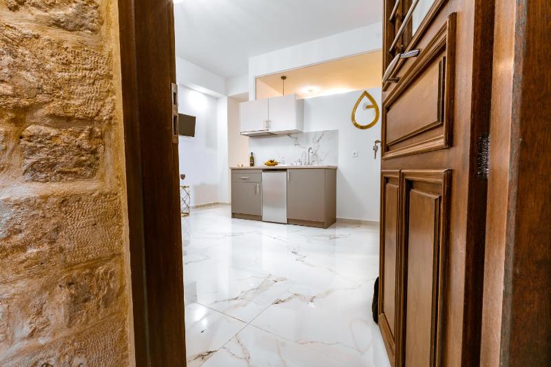 Konmari Boutique Suites - image 18