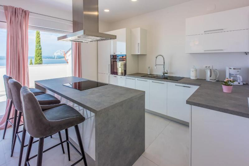 Apartment with Sea View image 3