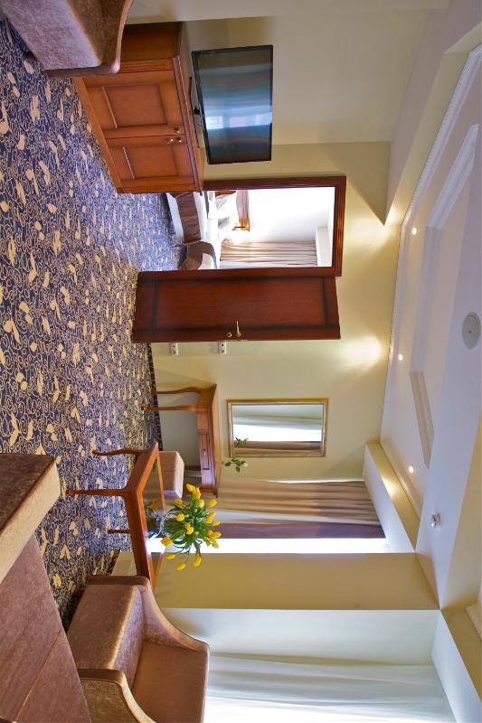 Family Suite with Balcony image 2