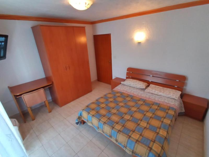 Double Room with Shared Bathroom image 3