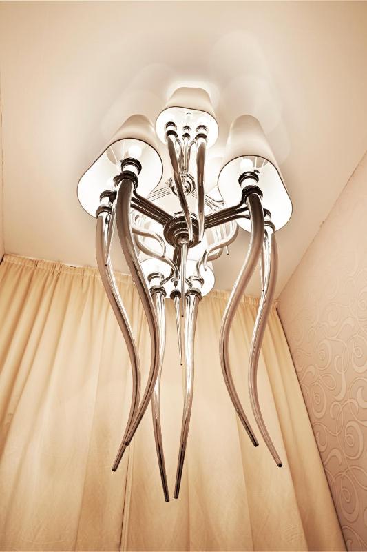 Suite with Hot Tub image 2