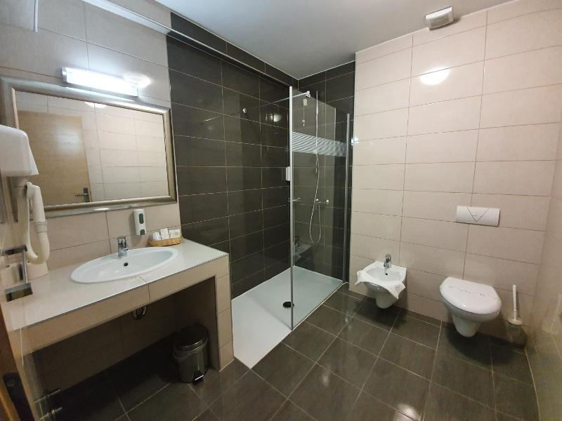 Superior Triple Room image 2