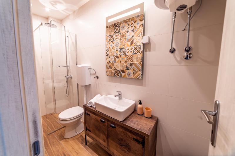 One-Bedroom Apartment image 3