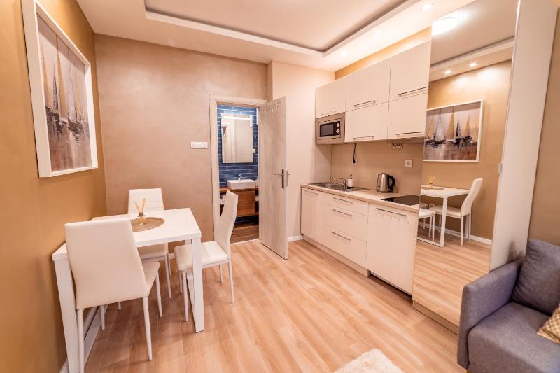 Ivi Place Apartments - image 8