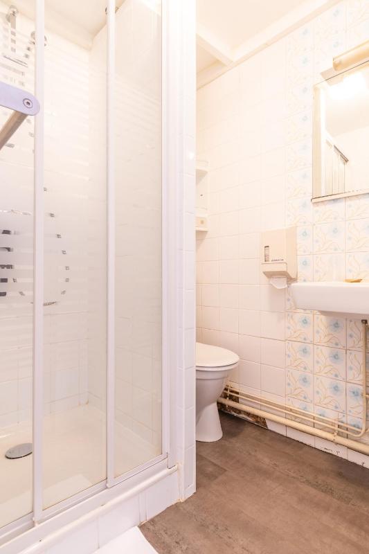 Single Room with Shower image 2