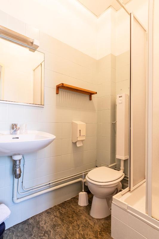 Single Room with Shower image 4