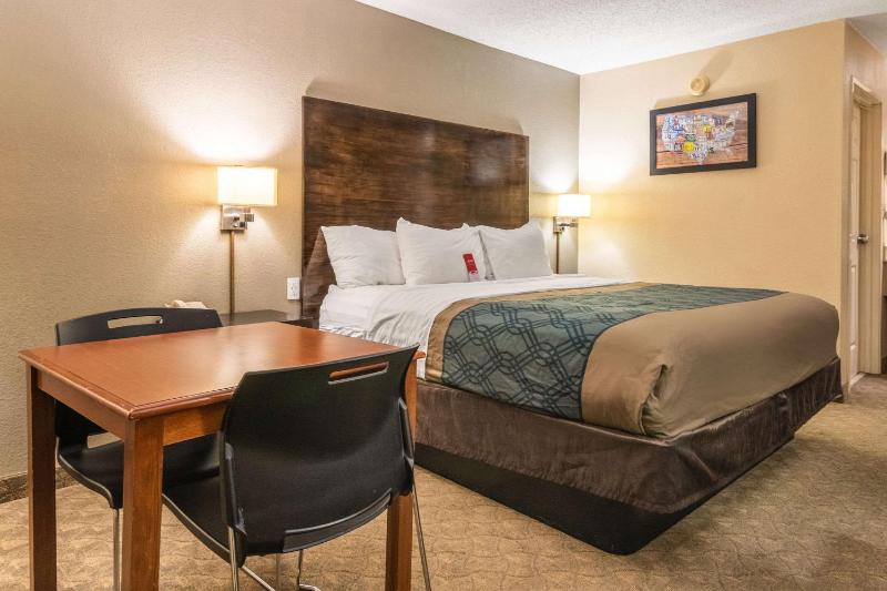King Room - Non-Smoking image 2