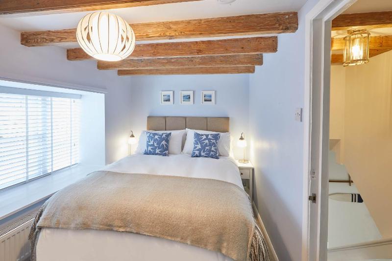 Host & Stay | Amber Cottage - image 10
