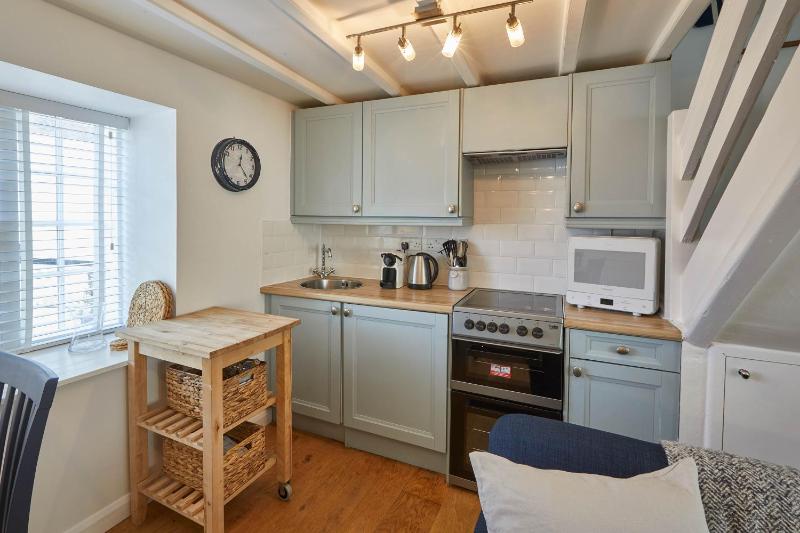 Host & Stay | Amber Cottage - image 8