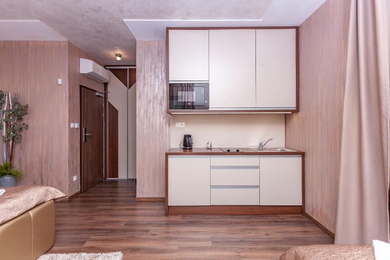 Triple Room with Balcony image 4
