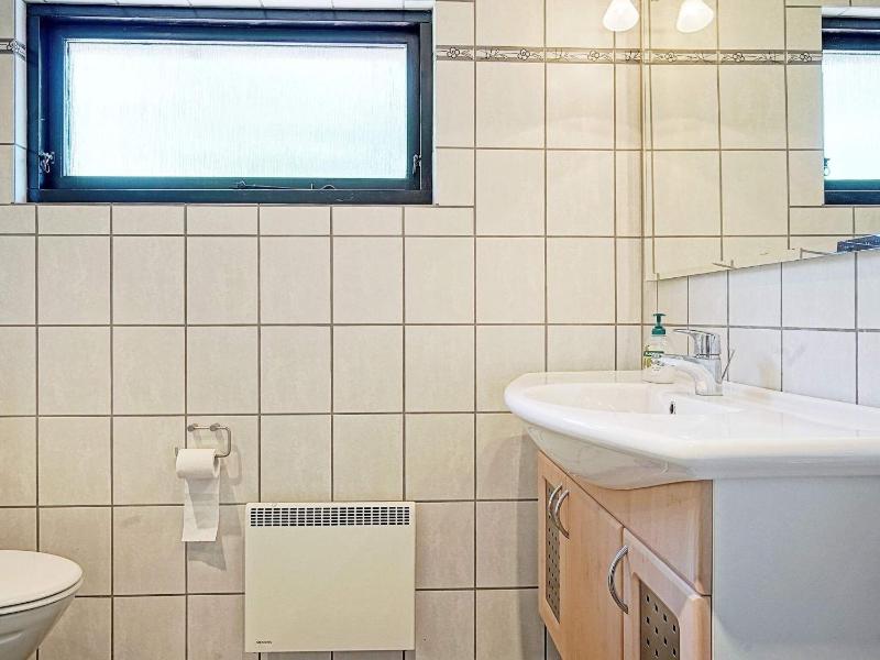 Three-Bedroom Holiday Home  image 4