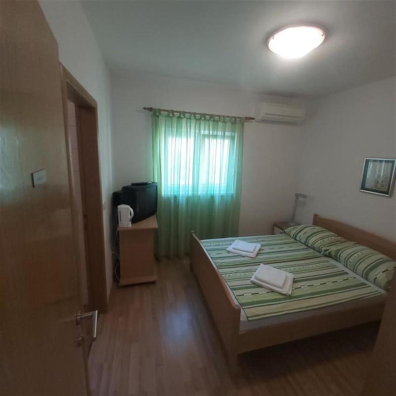 Three-Bedroom Apartment with Terrace and Sea View image 2