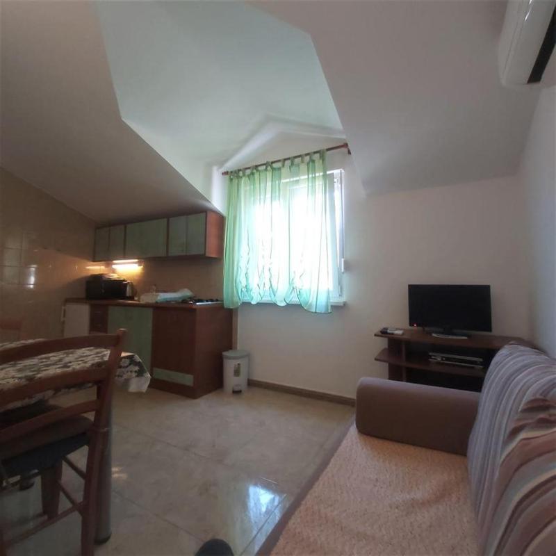 One-Bedroom Apartment with Terrace and Sea View image 1