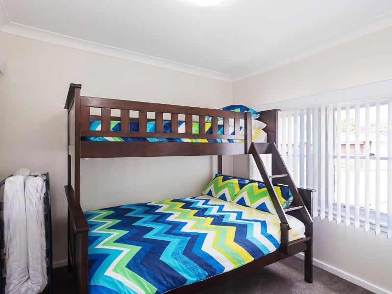 Sandy Shoal Shoal Bay Beach Cottage with aircon - image 19