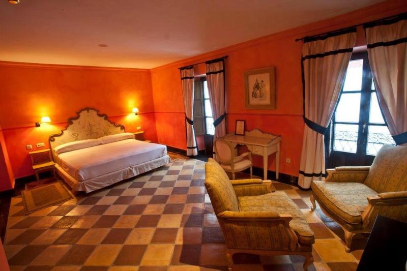 Double Room with Balcony image 3