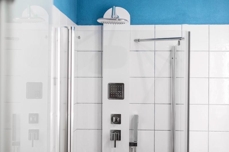 Deluxe Double or Twin Room with Pool View image 3