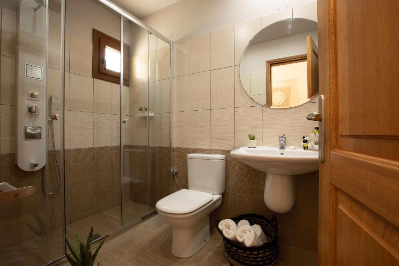 Suite with Hot Tub image 3