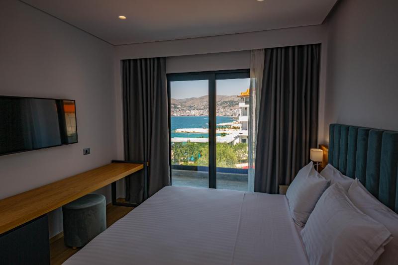 El Primero Hotel - image 2