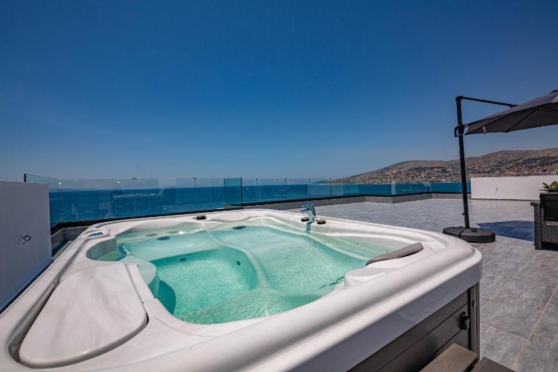 Deluxe Suite with Sea View image 1