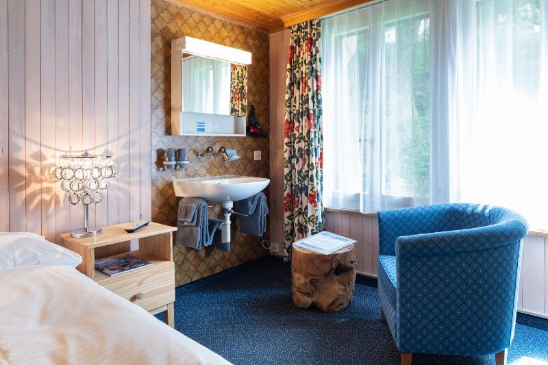 Basic Plus Double or Twin Room with Shared Bathroom image 3