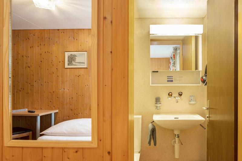 Single Room with Private Bathroom (no view) image 2