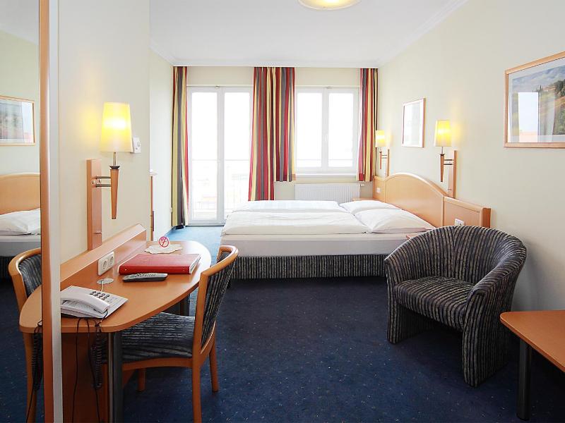Double Room image 3