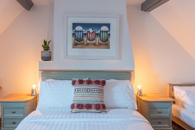 Twin Room image 3