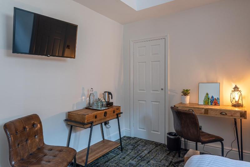 Standard Double Room image 2