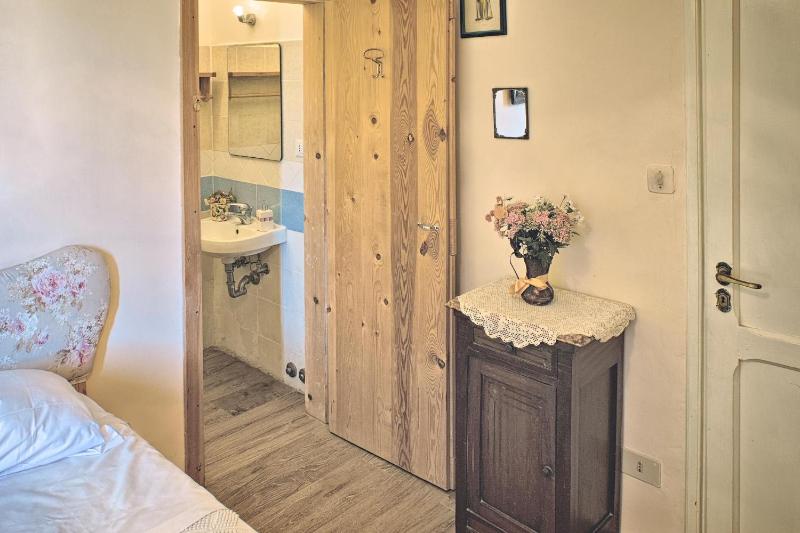 Double or Twin Room with Shower image 3