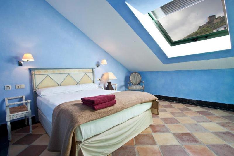 Classic Double Room image 4