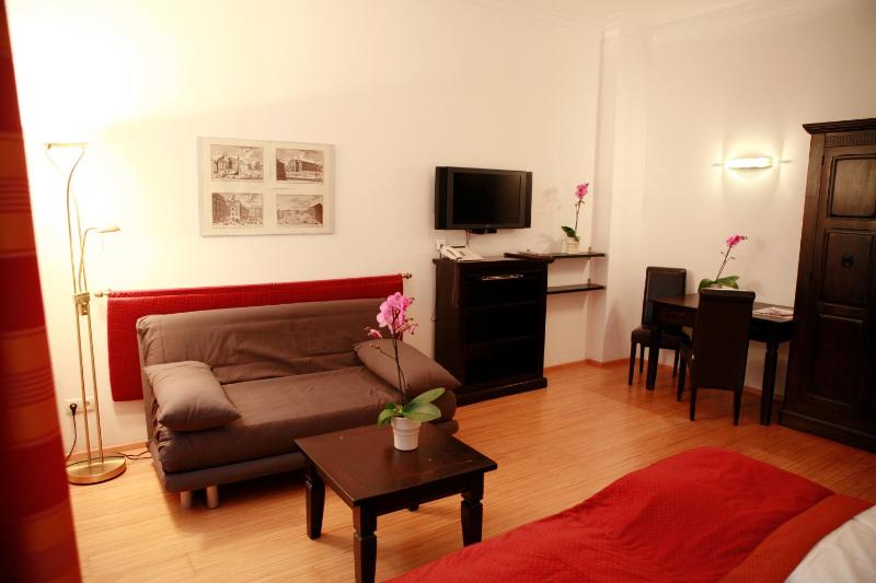 Studio Quadruple Room AA image 1