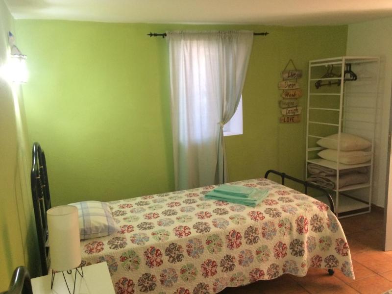 Twin Room with Shared Bathroom image 3