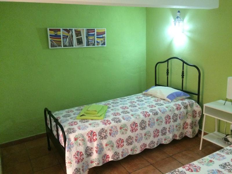 Twin Room with Shared Bathroom image 2
