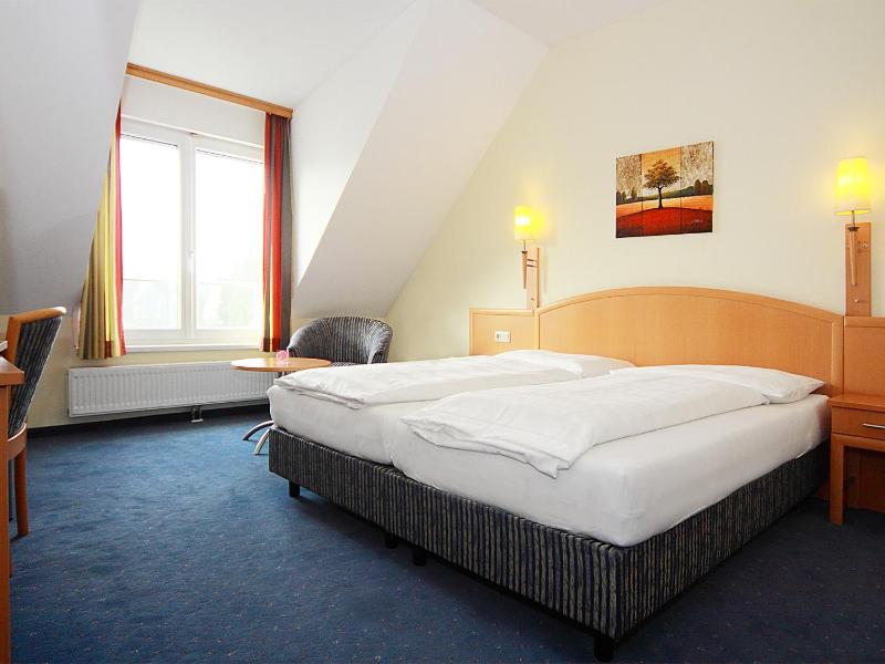Double Room image 2