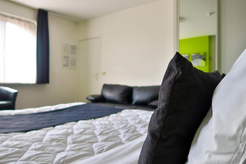 Single Room image 4