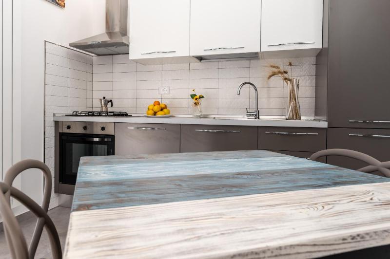 One-Bedroom Apartment image 4