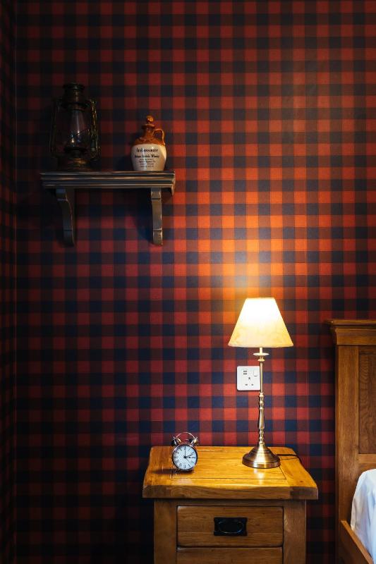 Quad Guest Room image 1